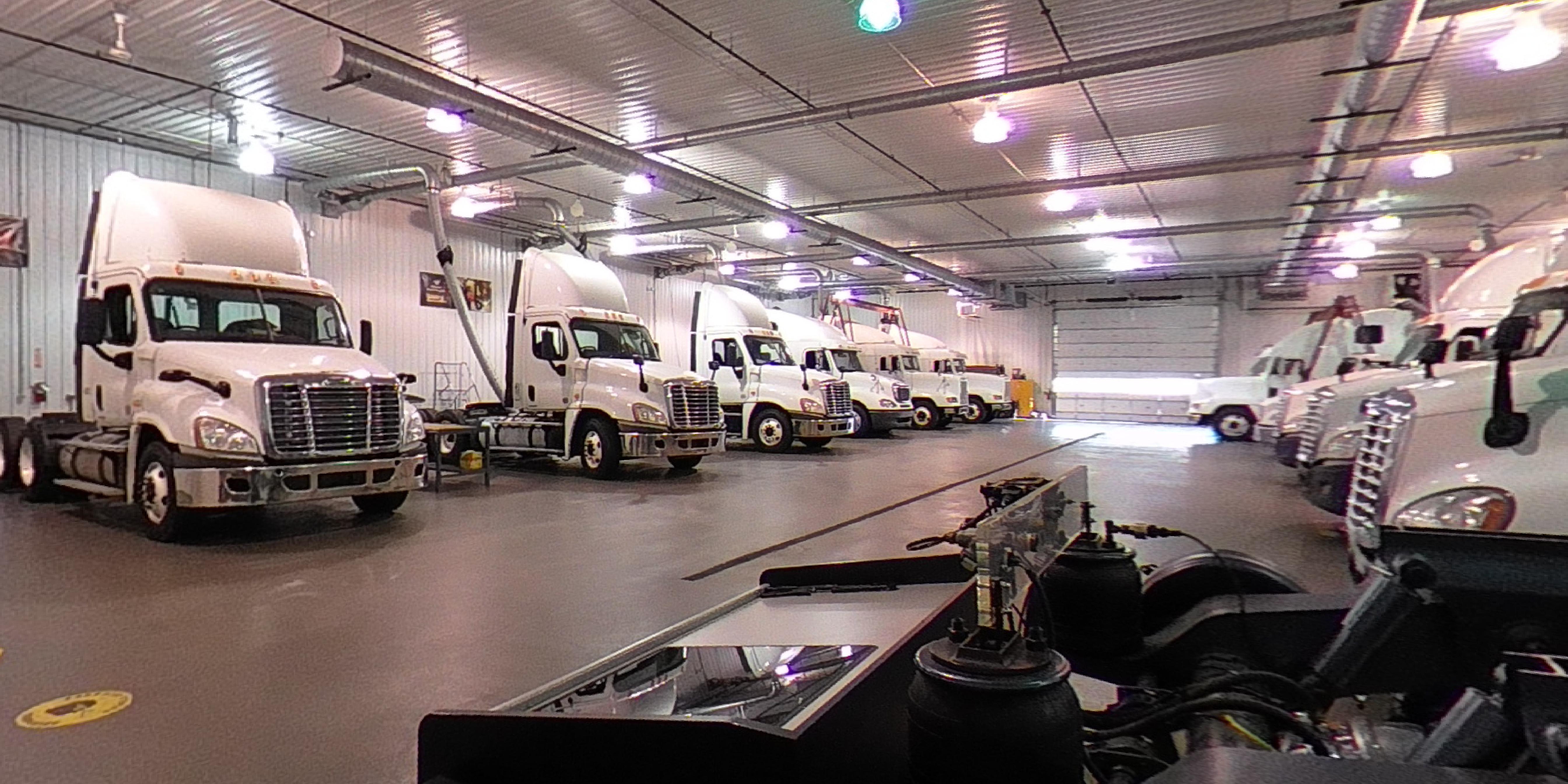 tech/diesel-images/all-big-rigs-lined-up3