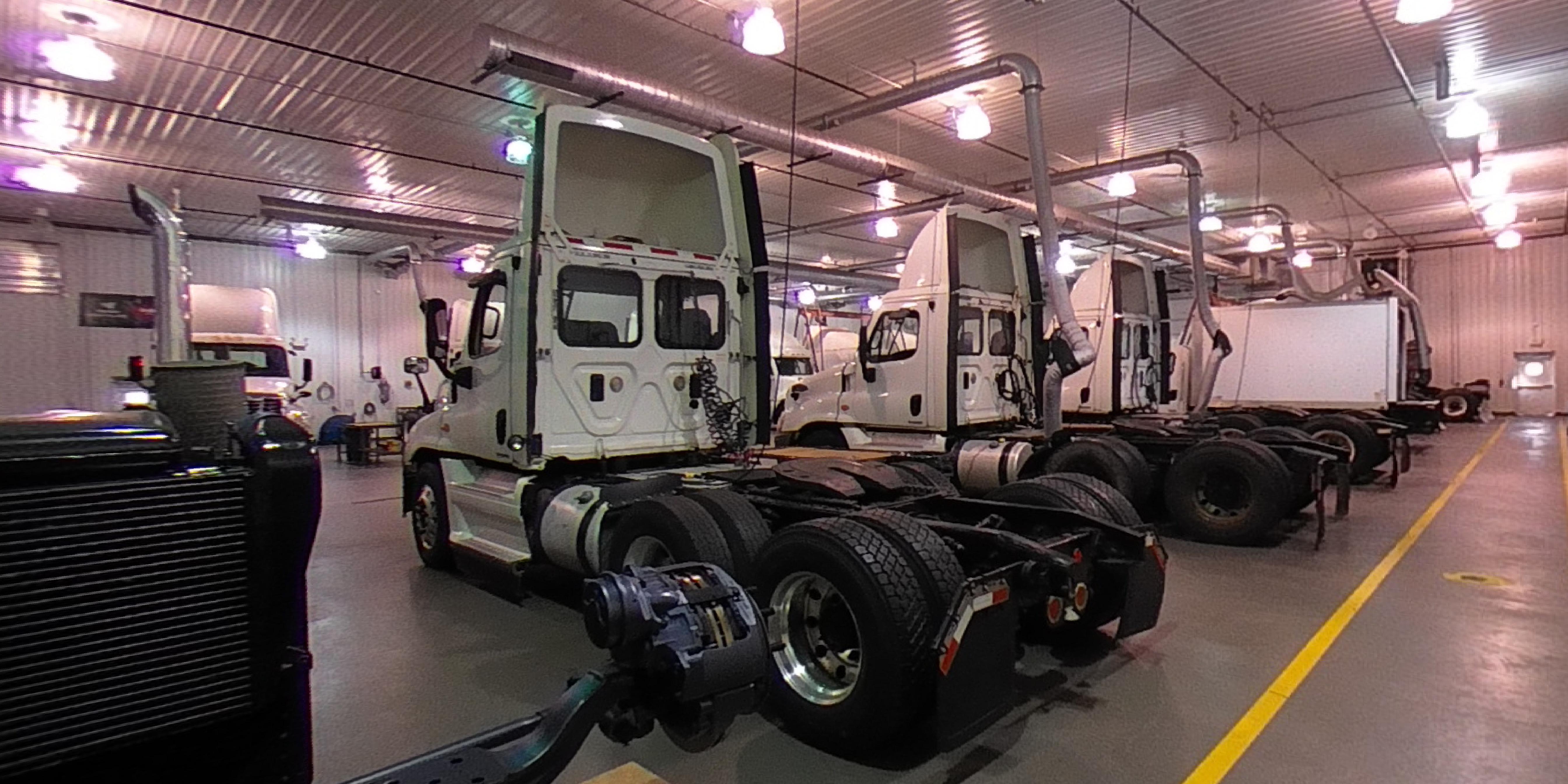 tech/diesel-images/behind-the-big-rigs