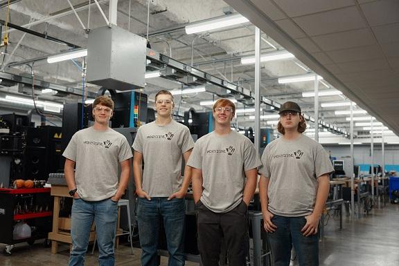 tech/vincennes-university-technology-center-group-of-students-with-glasses-on-in-front-of-machines